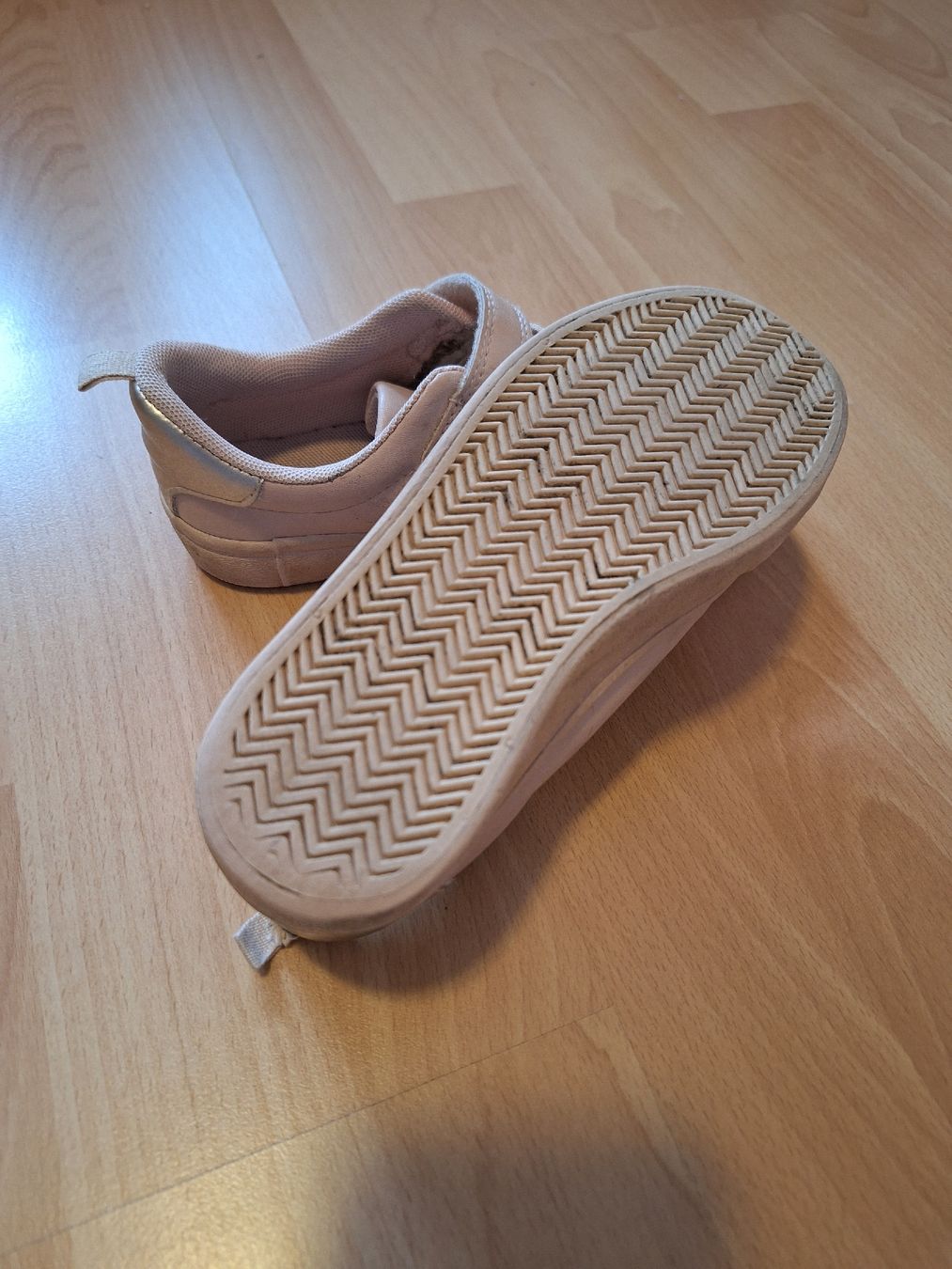 H&M Scarpe per ragazze: Turnschuhe Grösse 29 – Usato da Kreuzlingen venduto da nissie88 1