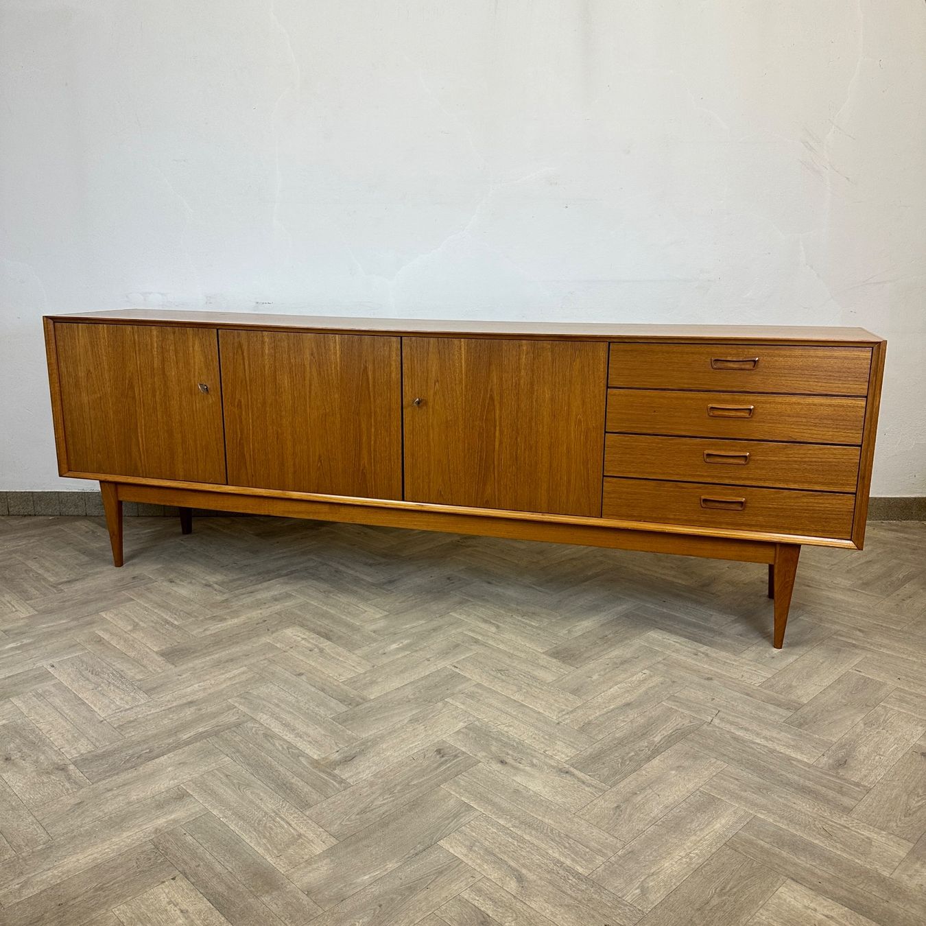 Cassettiere: Mid Century dänisches teak Sideboard – Usato da basel venduto da vintory.ch 9