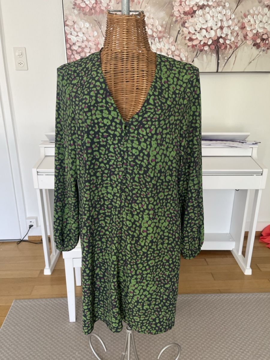 Vestiti: Grünes Kleid mit Muster, 38 – Usato da Solothurn venduto da Bobesch08