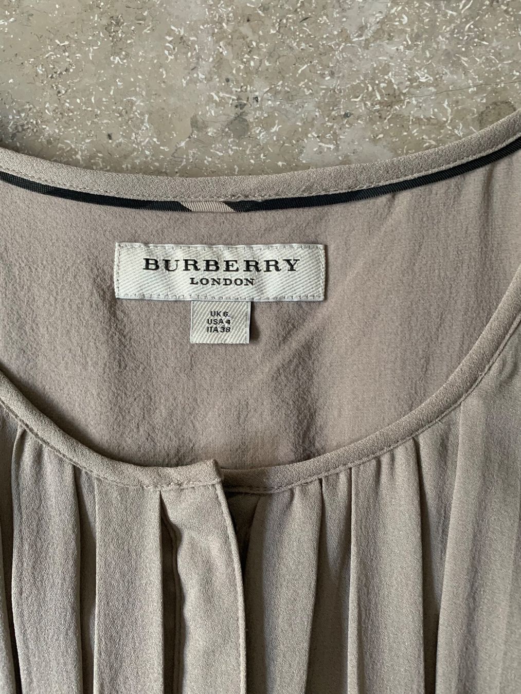 Burberry Top: Burberry Seide Oberteil - NEU – Nuovo (secondo la descrizione) da Zürich venduto da diva1972