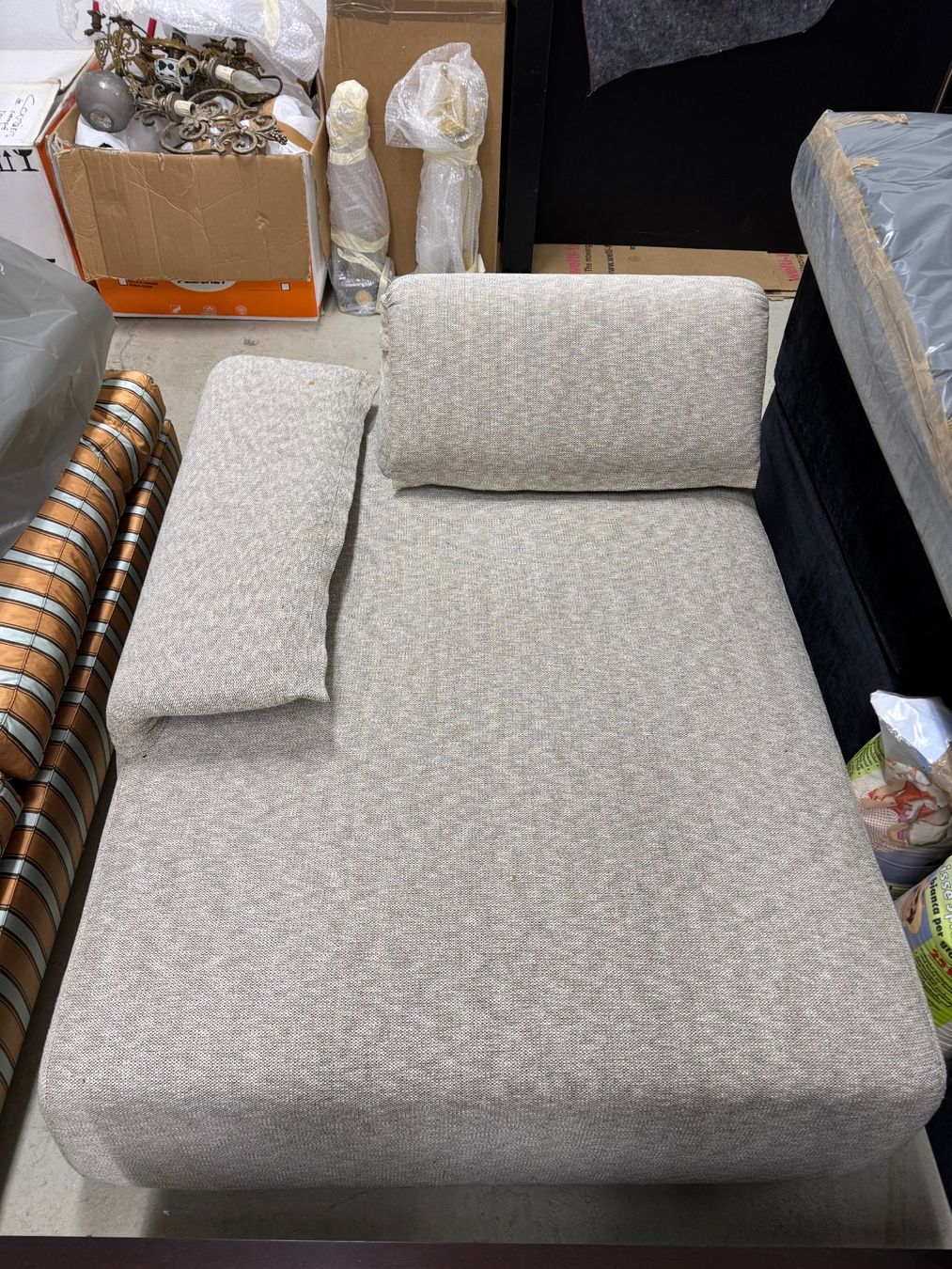 Divani: Comfortable Grey  Sofa/Daybed with Cushions – Usato da Gsteig b. Gstaad venduto da Auctionly