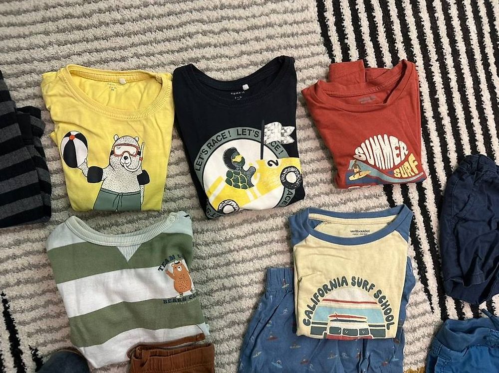 Ensembles coordonnés: T-Shirts, Jeans, Shorts,Jungen Grösse 98-104 (40+ Stück) – D'occasion à Zürich par whotookmynickname 1