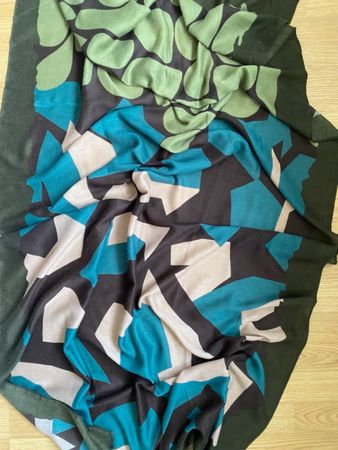 Feiner Strickschal
