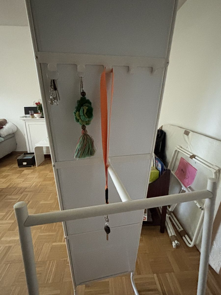 Ikea Specchi: Ikea KNAPPER - freistehender Spiegel und Kleiderständer – Usato da Basel venduto da cantino 3