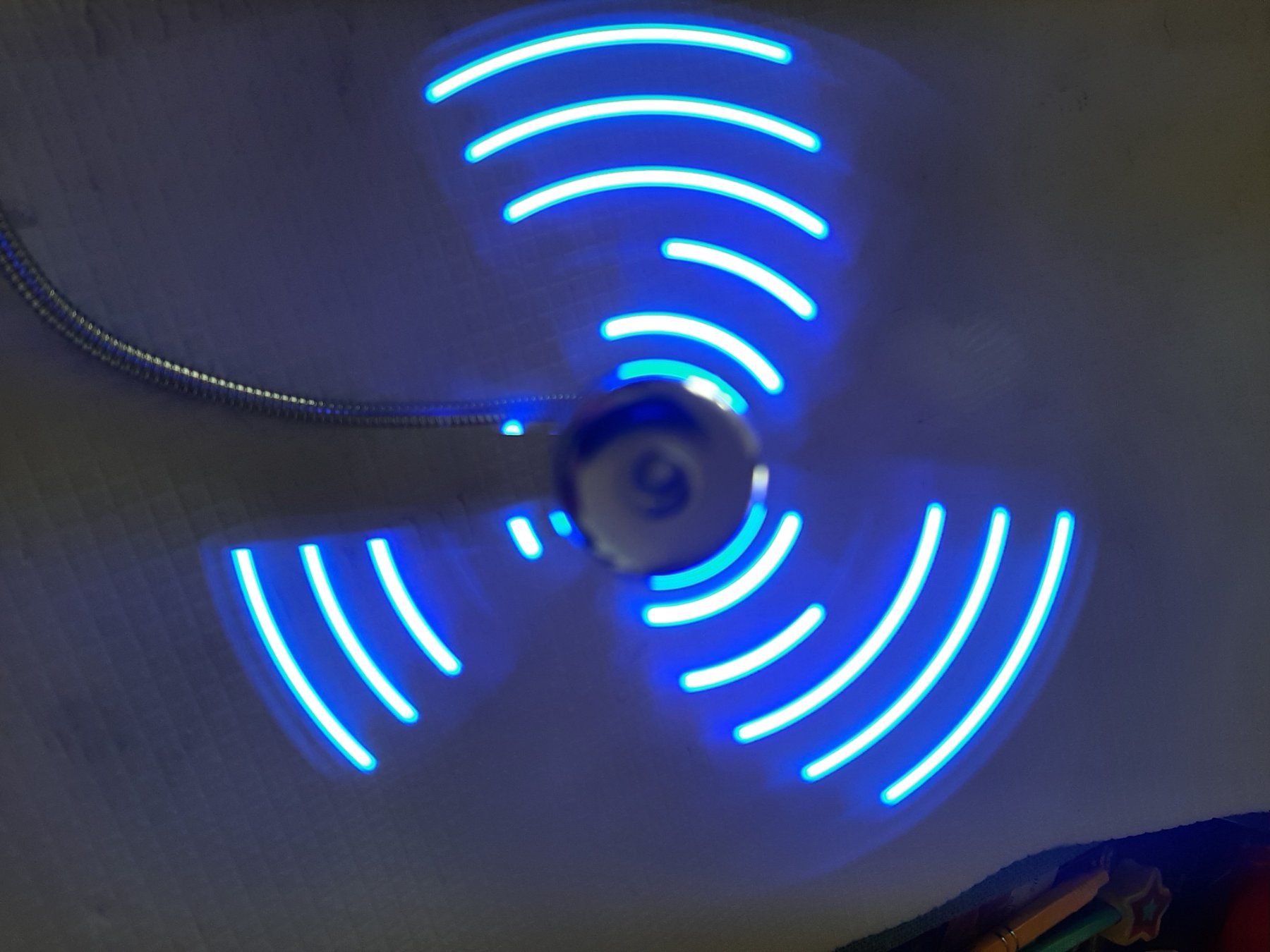 Ventilatori: USB LED FAN, Ventilator, 5 LED's mit blauem Matrix-Effekt – Nuovo e nell'imballaggio originale da Zürich venduto da Zurich 8