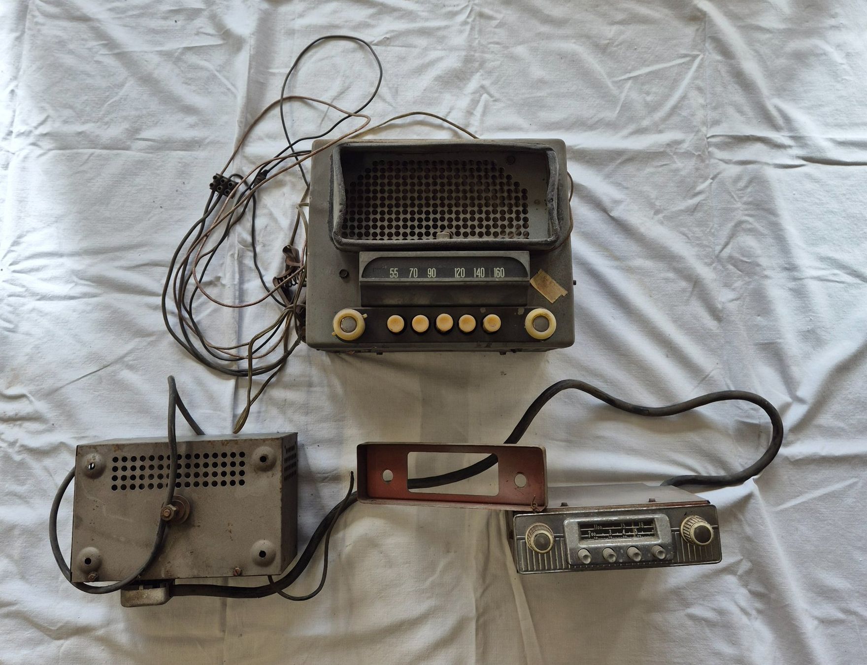 Radio: 2 Stück Retro, Oldtimer Autoradio mit Zubehör – Usato da Bremgarten AG venduto da Osella5