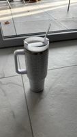 Isolierbecher mit Strohhalm