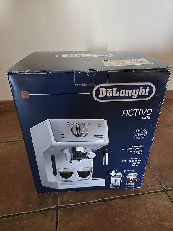Machines à café & Machines à expresso: Machine a café DeLonghi Active Line – Neuf avec emballage d'origine à Arconciel par gab_c8l2