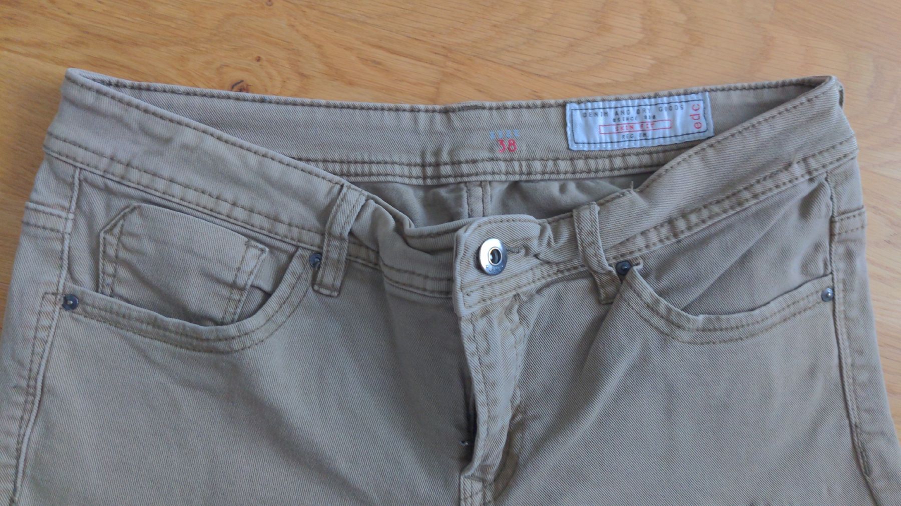 Esprit Jeans: Beige 7/8 Hose ESPRIT Gr. 38 – Gebraucht aus Sutz von Rawypp 1