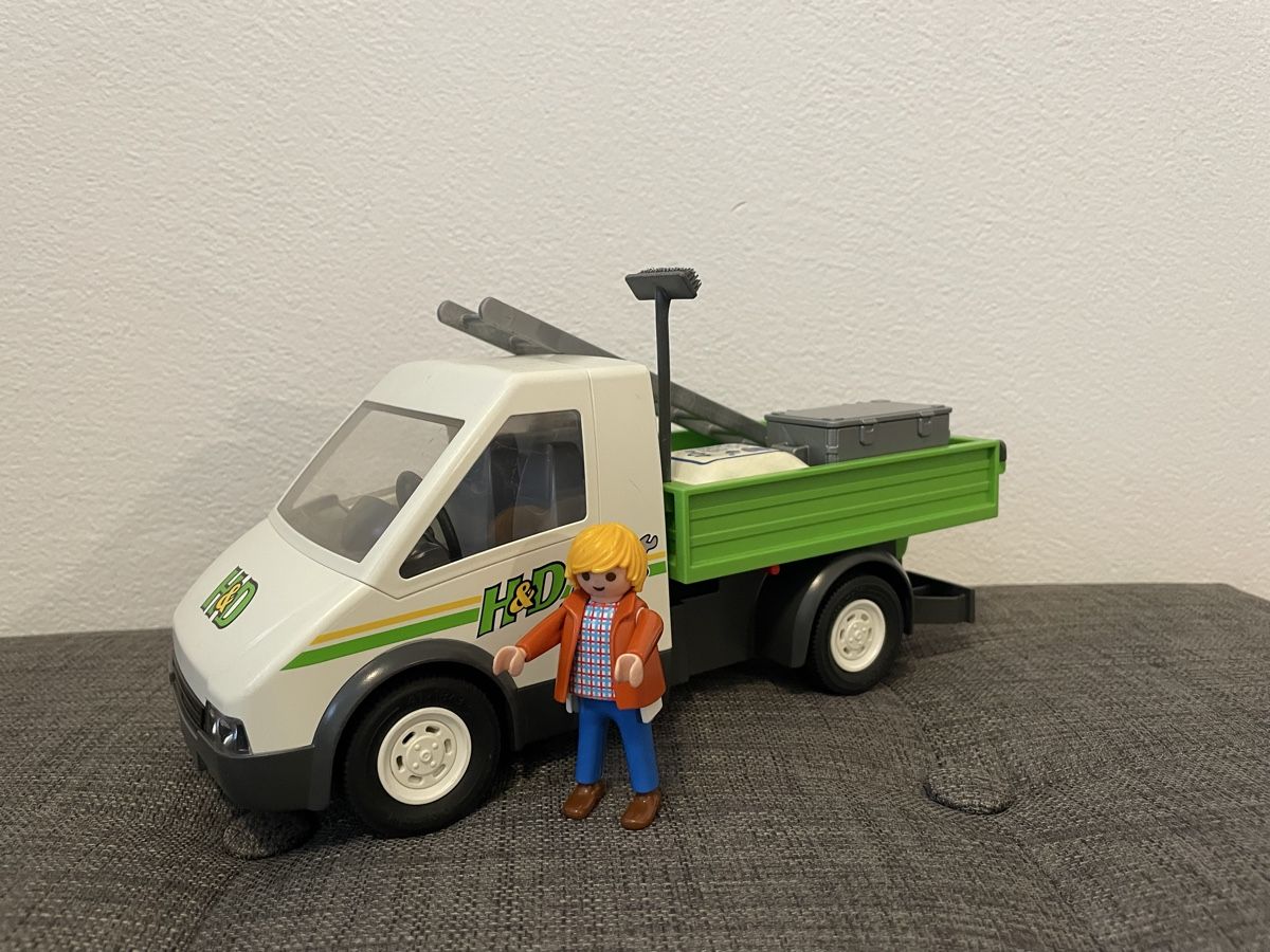 Playmobil Spielzeuge: Playmobil-LKW mit Zubehör – Gebraucht aus Chur von Tsambiko