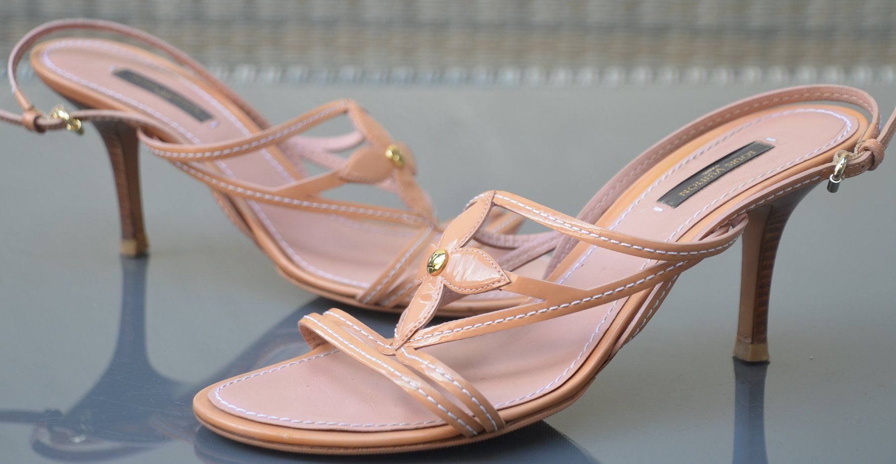 Louis Vuitton Damenschuhe: Sandalen / Sandales Louis Vuitton  .38,5 – Gebraucht aus Collonges von Auganien 3
