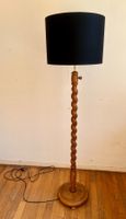 „Barley Twist“ Stehlampe mit einem gedrehten Holzschaft