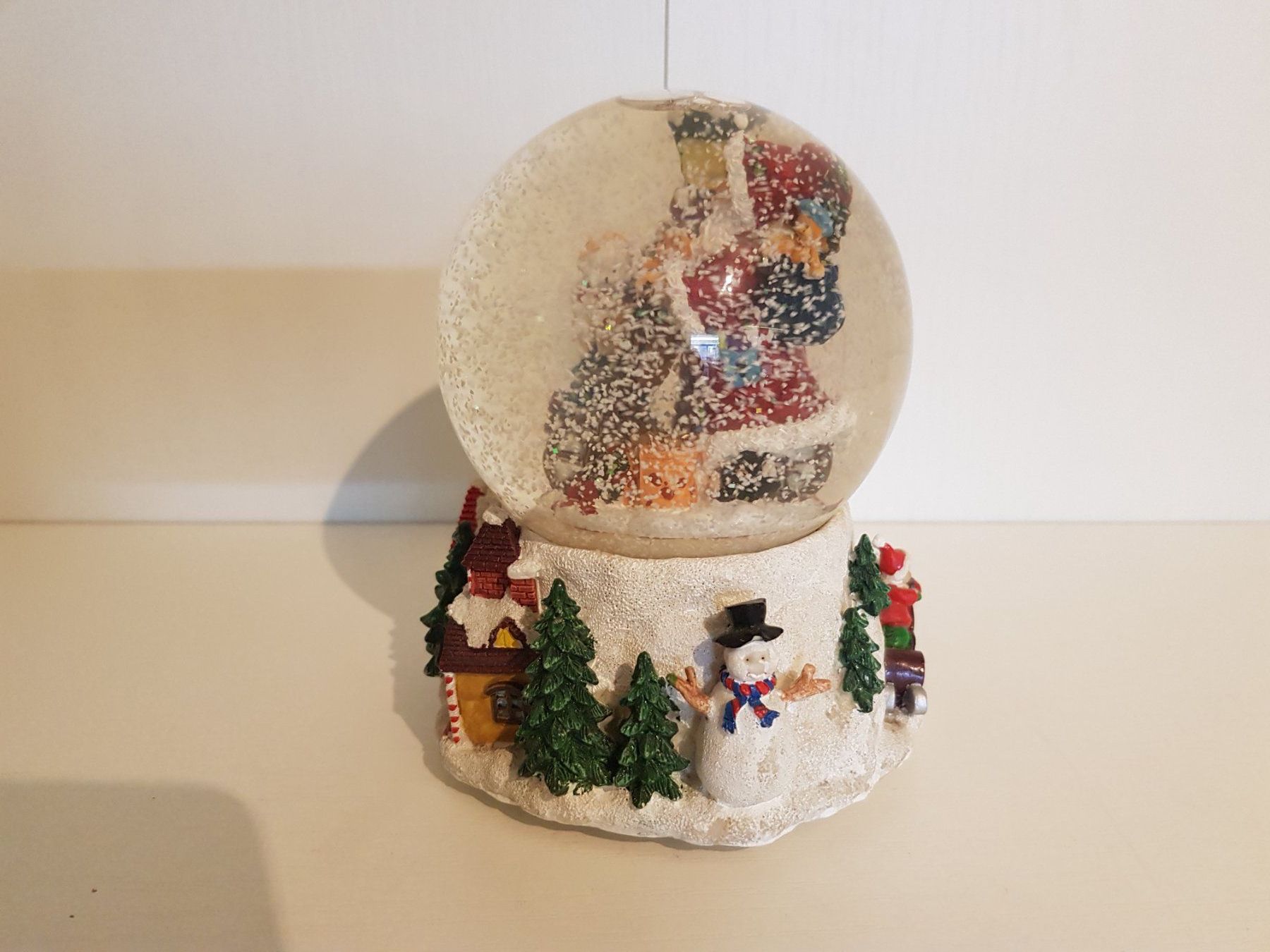 Alle Dekorationen: Aufziehbare Weihnachts Schneekugel. – Gebraucht aus Münchenstein von tsp01 2