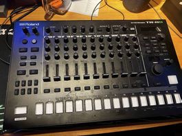 Roland TR8S