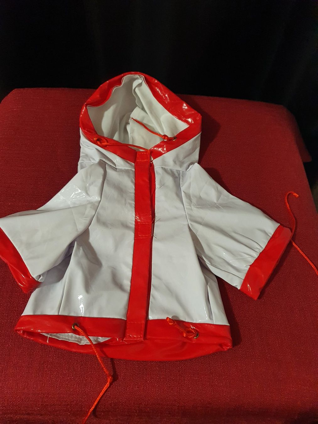 Abbigliamento: Weisse Regen-Jacke für Katzen oder Hunde - 1 Stk – Usato da Auw venduto da beretta1966