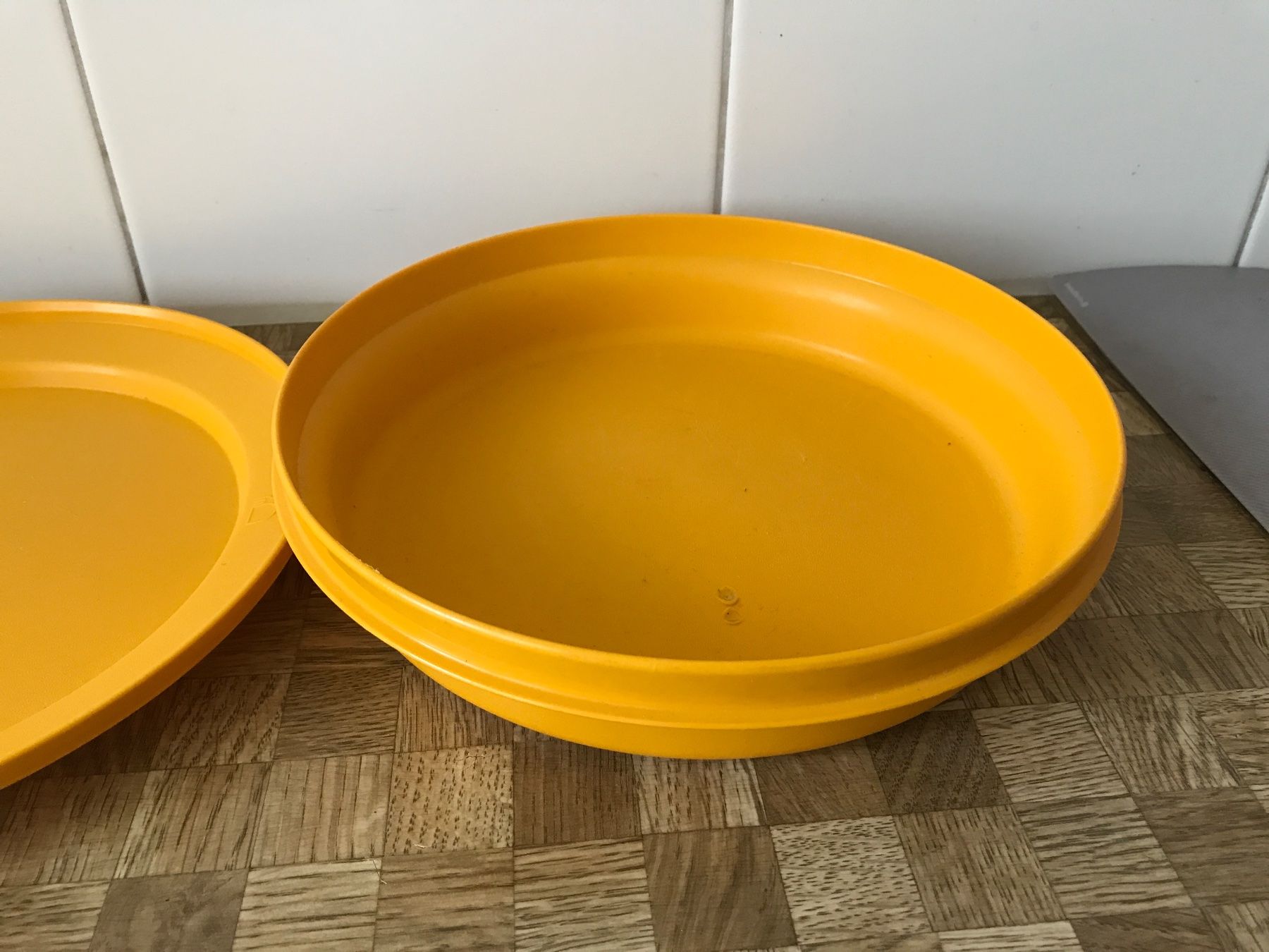 Tupperware Contenitori & Simili: Tupperware Schüssel mit Deckel – Usato da Birmensdorf ZH venduto da Hilhan 2