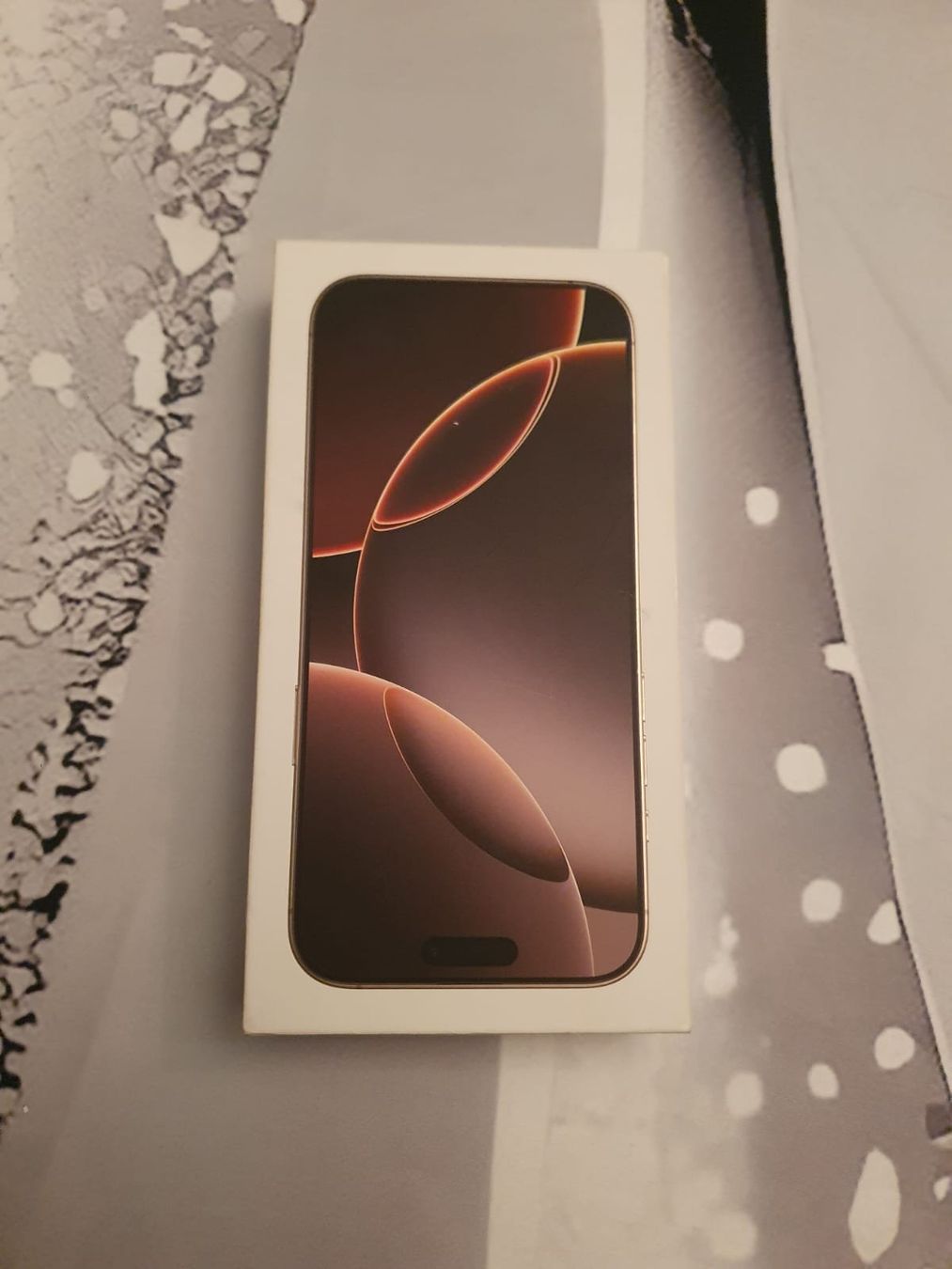 Apple Portables: iPhone 16 Pro Max, Desert Titanium, 256GB e Originale – Neuf (Voir description) à Faido par mic_vd6d