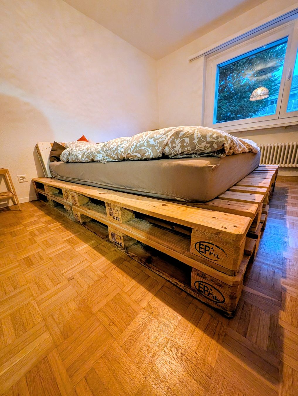Letti: Palettenbett mit Kopfteil – Usato da Zürich venduto da ele_pwk7 4