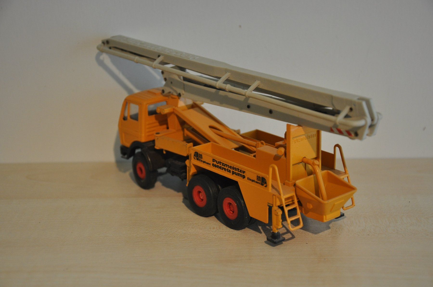Conrad Modellbausätze & Standmodelle: Betonpumpe – Defekt aus Mitlödi von worker04 1