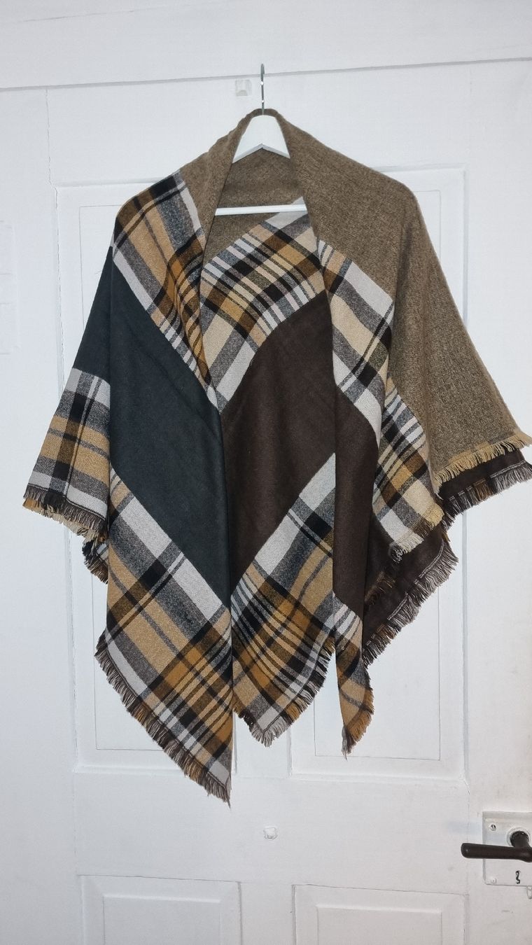 Pieces Foulard & Sciarpe: Neuer warmer PIECES Überwurf Schal  – Nuovo (secondo la descrizione) da Wigoltingen venduto da Zuckerfee84