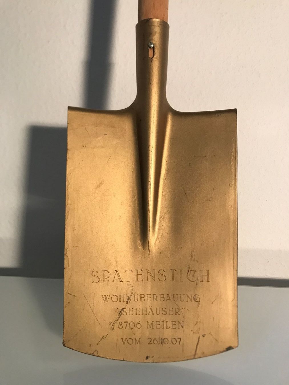 Tutti gli attrezzi: Spaten eingestielt Gold mit Gravur – Usato da Zürich venduto da oso04 1