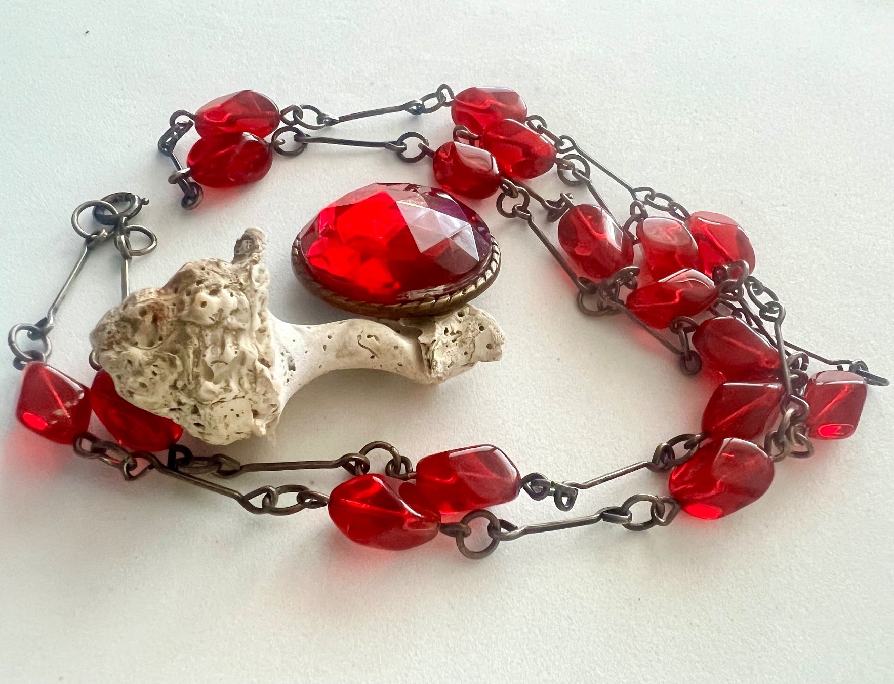 Autres bijoux: Vintage Kette & Brosche Rubinrot Glas leuchtendes Ensemble – D'occasion à Ruswil par artbyhand 1