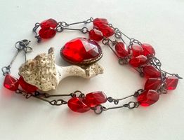 Vintage Rubinrot Glas Ensemble – Kette & Brosche leuchten