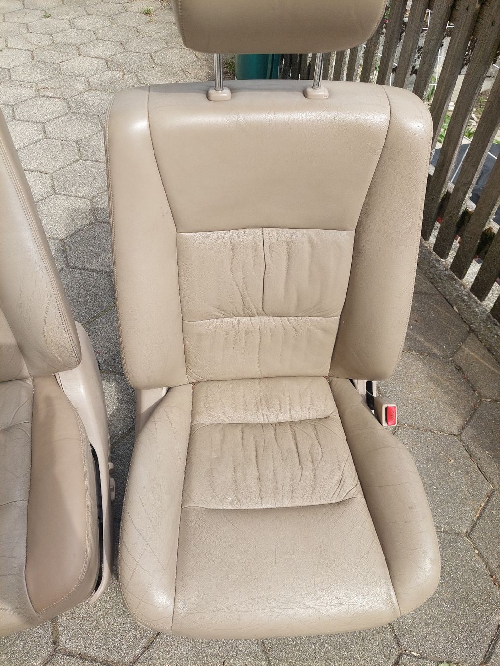 Toyota Tutti pezzi di ricambio auto: Landcruyser Autositze – Usato da Matten (St. Stephan) venduto da riva010 1