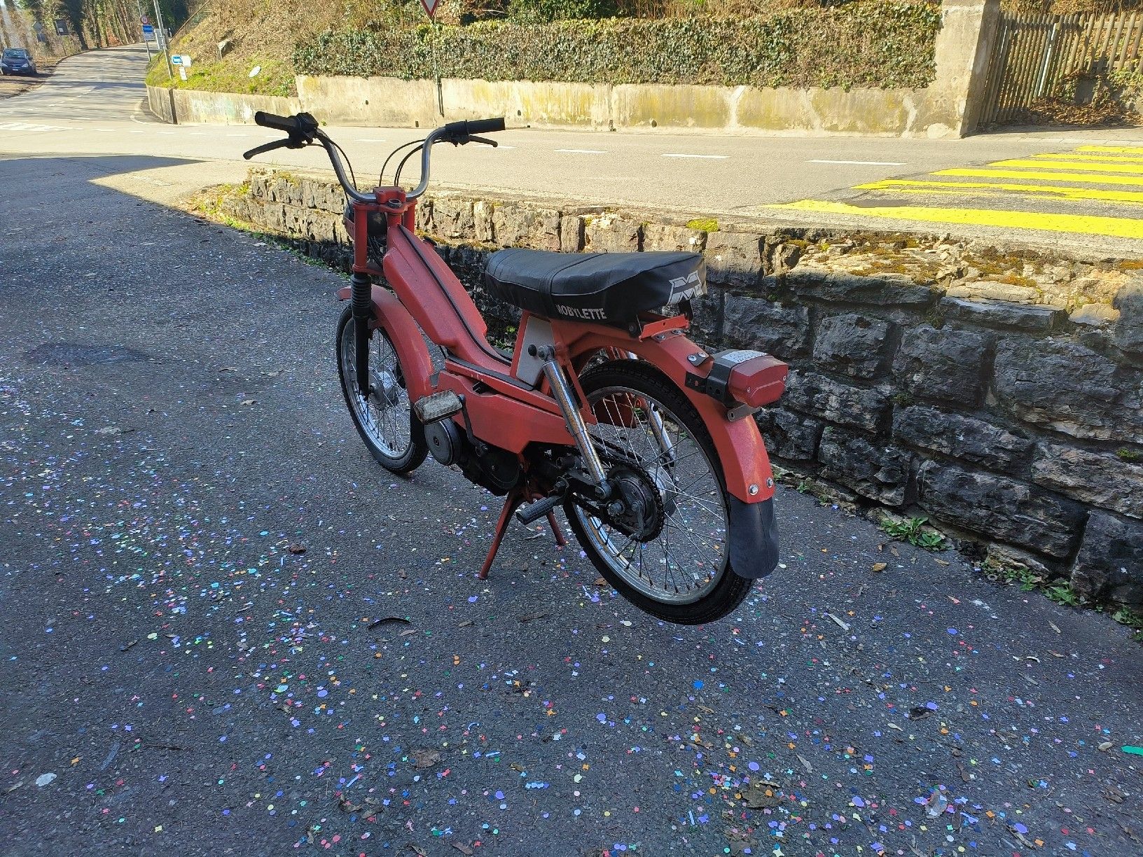 Ciclomotori: Mobylette, rotes Mofa, Lauft.Ohne Ausweis. – Usato da Fulenbach venduto da Elektronik 4