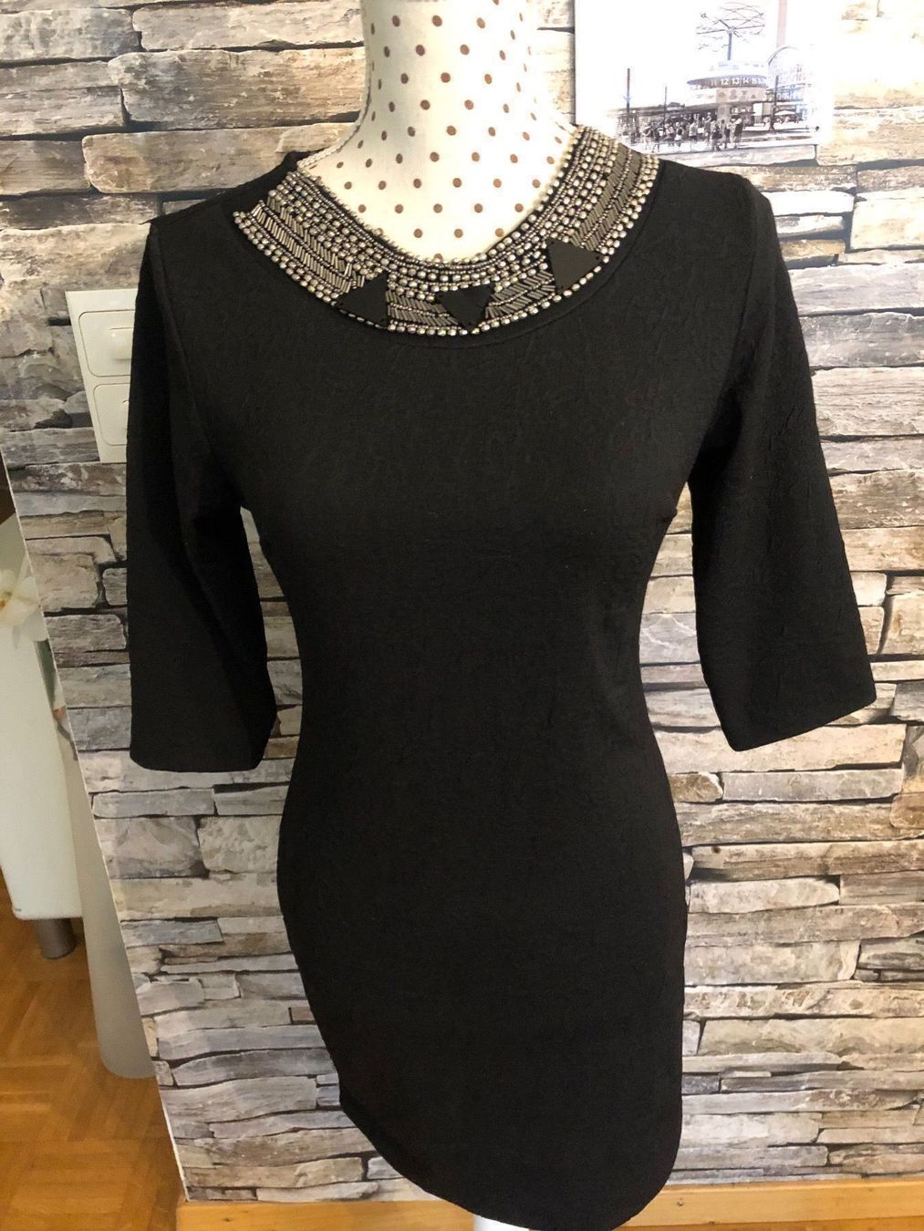 Kleider: Kleid schwarz mit Applikation Gr. 36 – Gebraucht aus Wettingen von Hasta80
