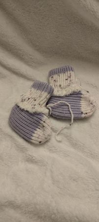 Süsse Babysocken gestrickt  lila/weiss 👍🏼