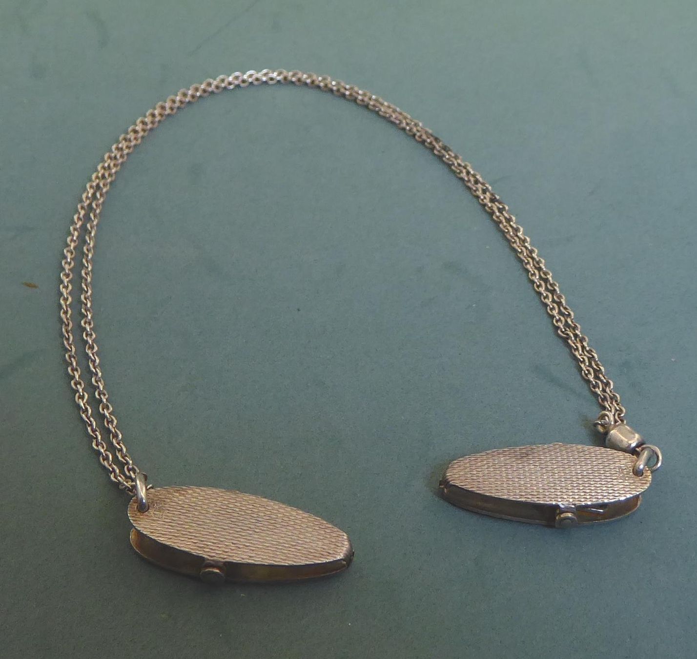 Catenine: Servietten Kette Halter VERSILBERT – Usato da Muri AG venduto da silvermouse007