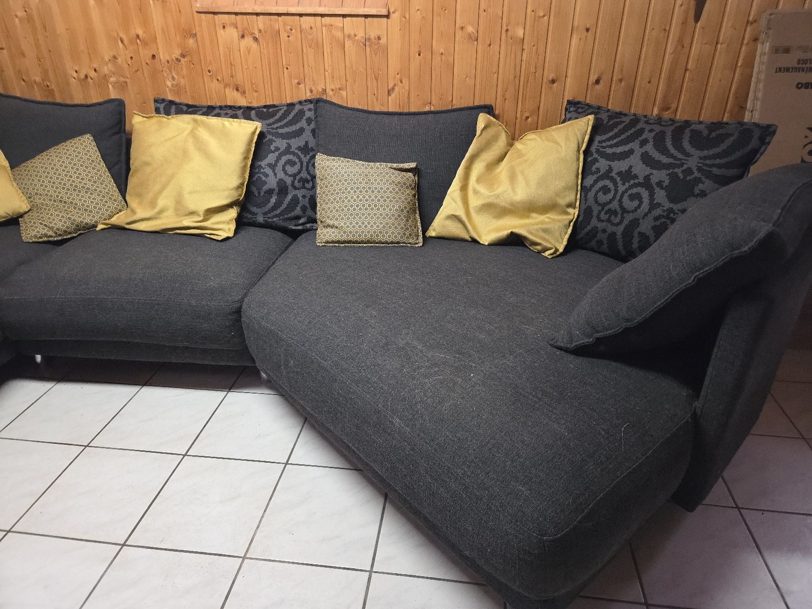 Pfister Sofas: Sofa mit Kissen, anthrazit – Gebraucht aus Pratteln von lexi341 2