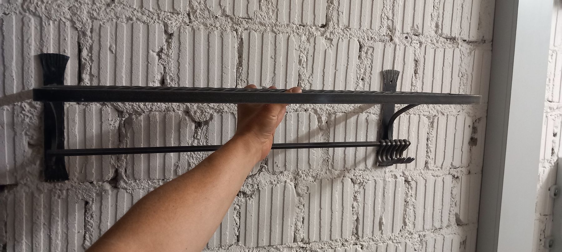 Guardaroba: Wandgarderobe Schmiedeeisen mit Ablage  – Usato da Zürich venduto da Reyniii 1