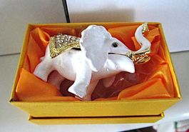 Pillendösli weisser Elefant Email/Strass - so lieblich! TOP!