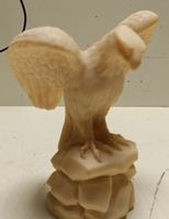 Alabaster Figur Adler auf Felsen Handgefertigt.(nov935)