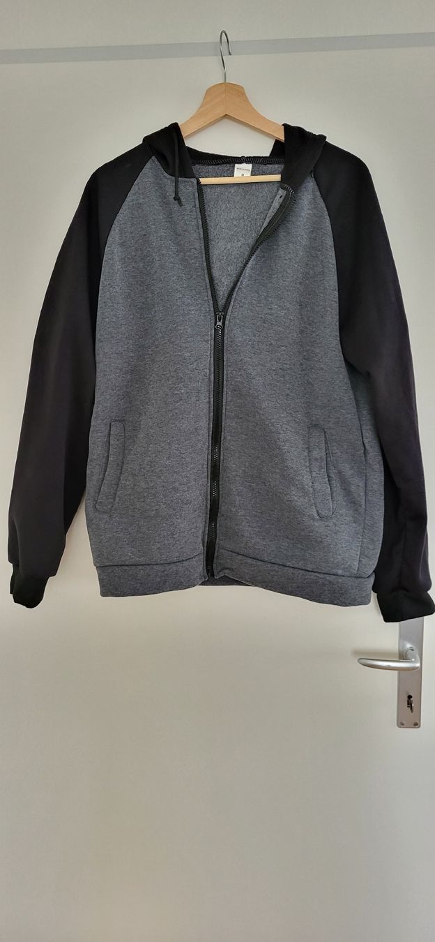 Pullover & Sweatshirts: Kappuzen Jäckchen – Neu (gemäss Beschreibung) aus Buochs von ready15