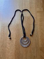Collier noir avec pendentif cercles argenté message LOVE ...