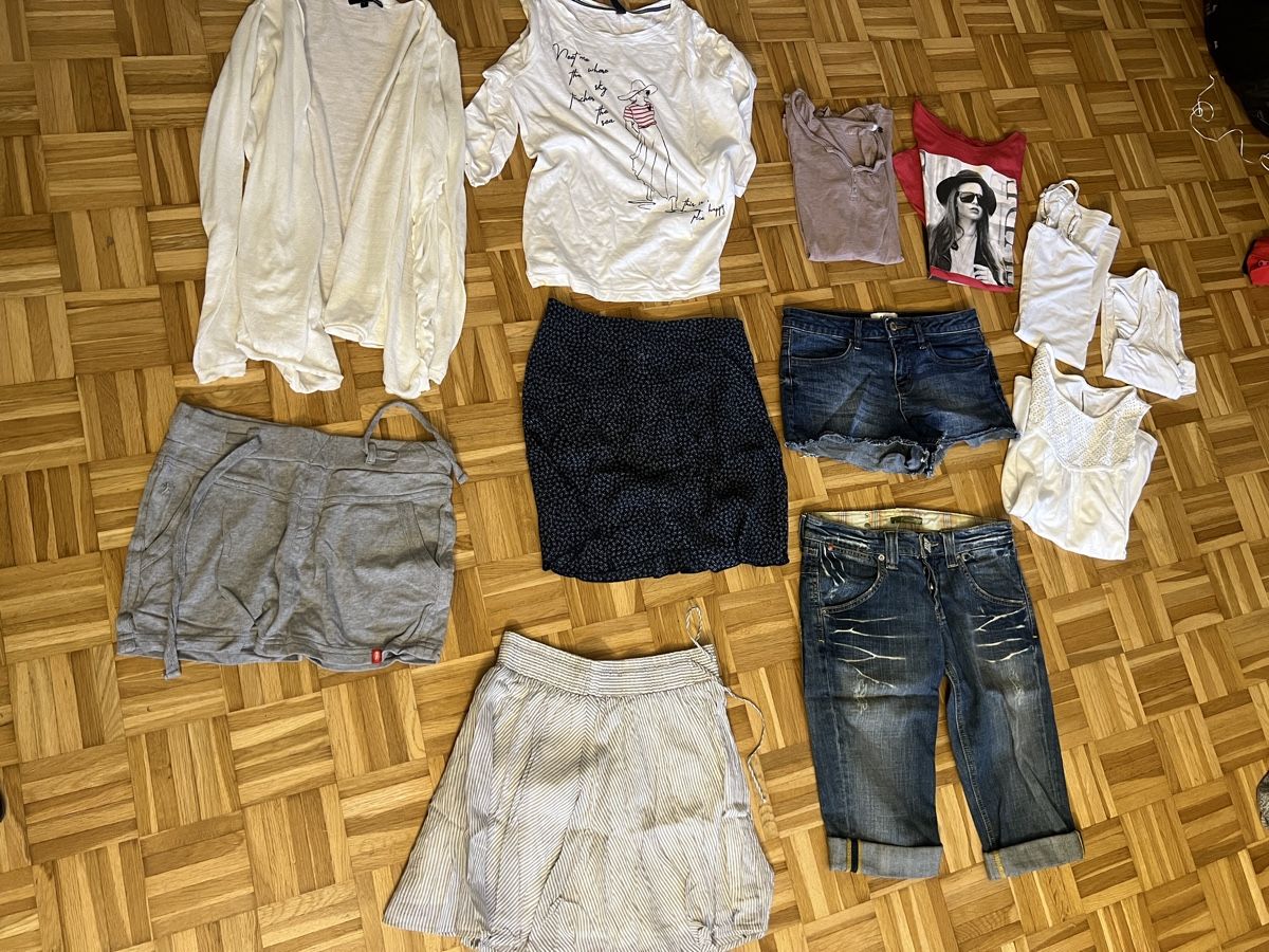 Lots de vêtements: riesiges Kleiderpaket Gr. XS/S – D'occasion à Zuchwil par Commander0 2