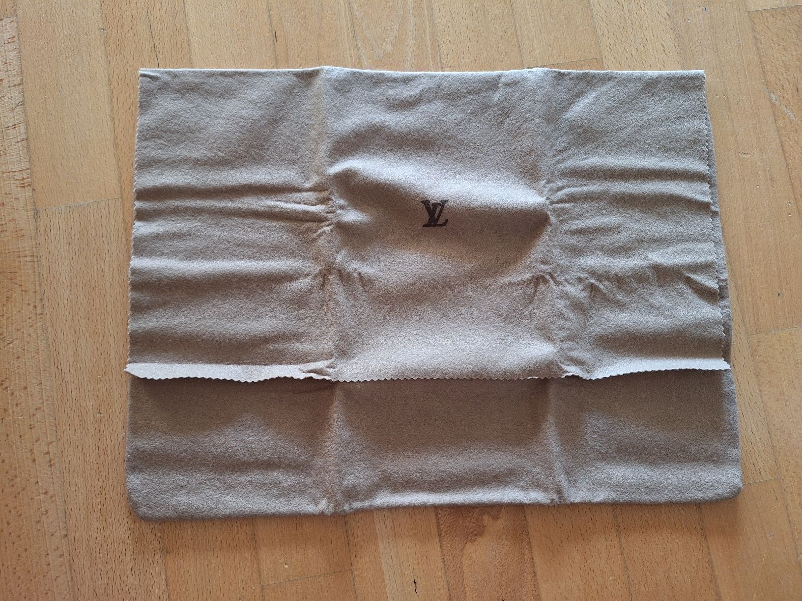 Louis Vuitton Taschen für Damen: Louis Vuitton Staubbeutel beige NEU – Neu und originalverpackt aus Oberrieden von smarties949