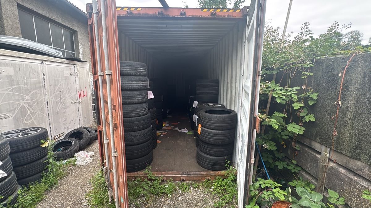Autres articles bureau & commerces: Container – D'occasion à Olten par dur_dgj7 3