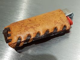 Handgefertigtes Mass-Lederetui für kleines Bic Feuerzeug
