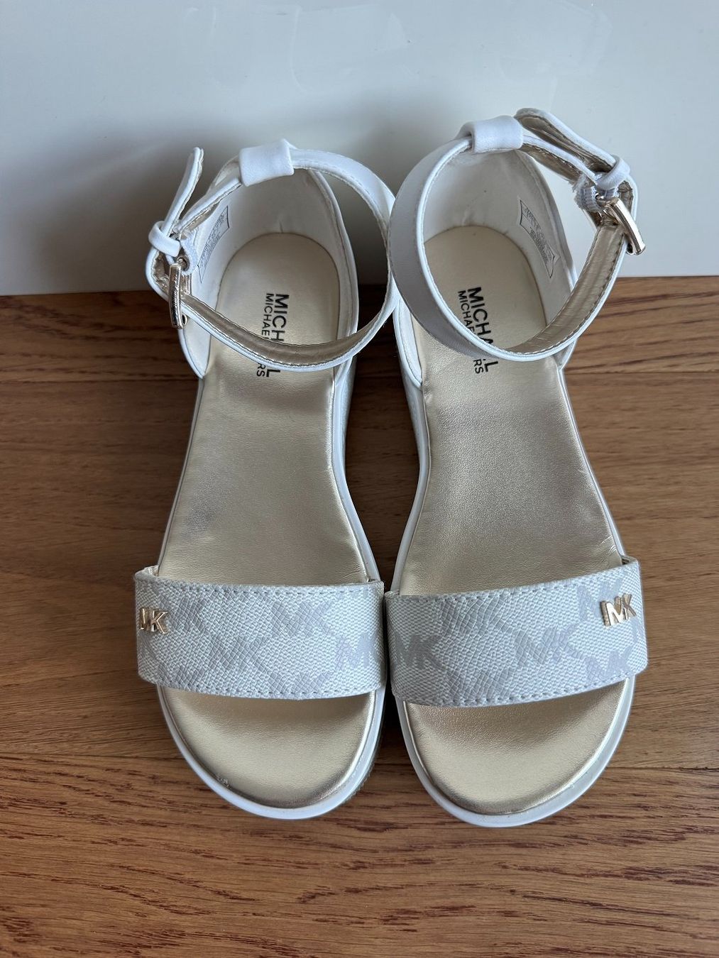 Michael Kors Scarpe per ragazze: Neuwertig: Michael Kors Sandalen, Gr. 32 – Nuovo (secondo la descrizione) da Horgen venduto da Feli39