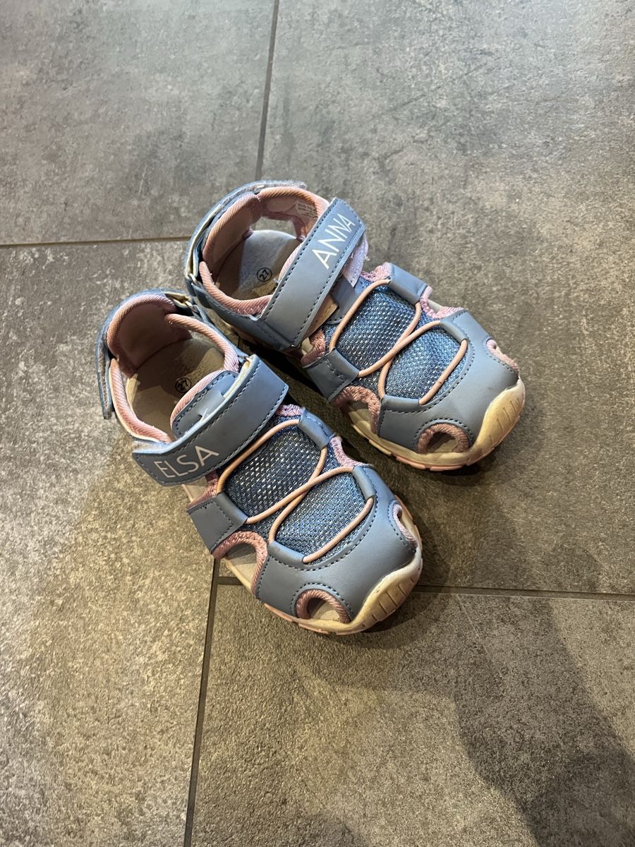 Scarpe per ragazze: Elsa Frozen Sandalen – Usato da Wasen im Emmental venduto da sigeschuetz