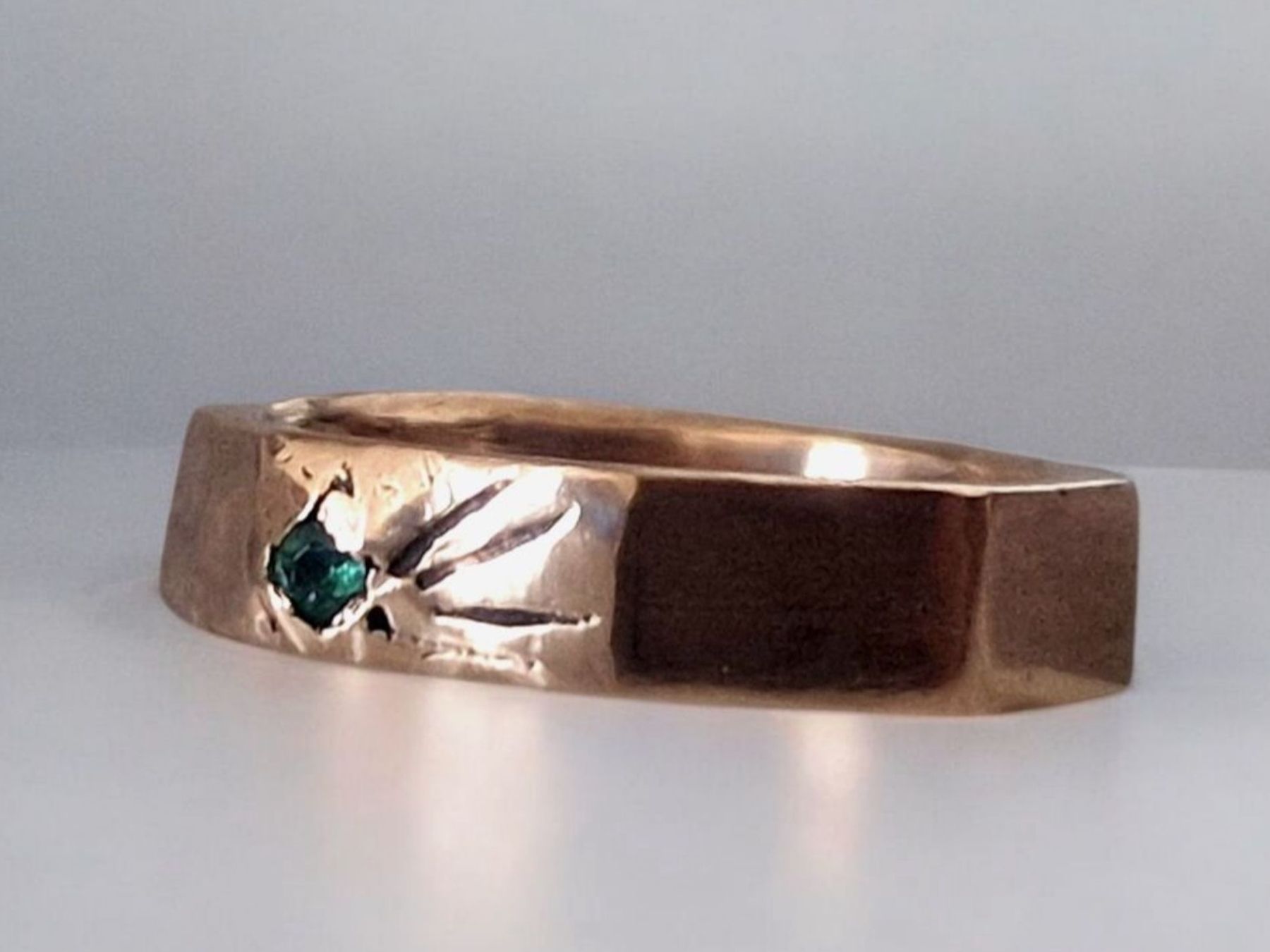 Anelli: Achteckring Bronze mit Smaragd. Grösse 52 – Nuovo e nell'imballaggio originale da Aarau venduto da Schmuckhoehle_MD 8