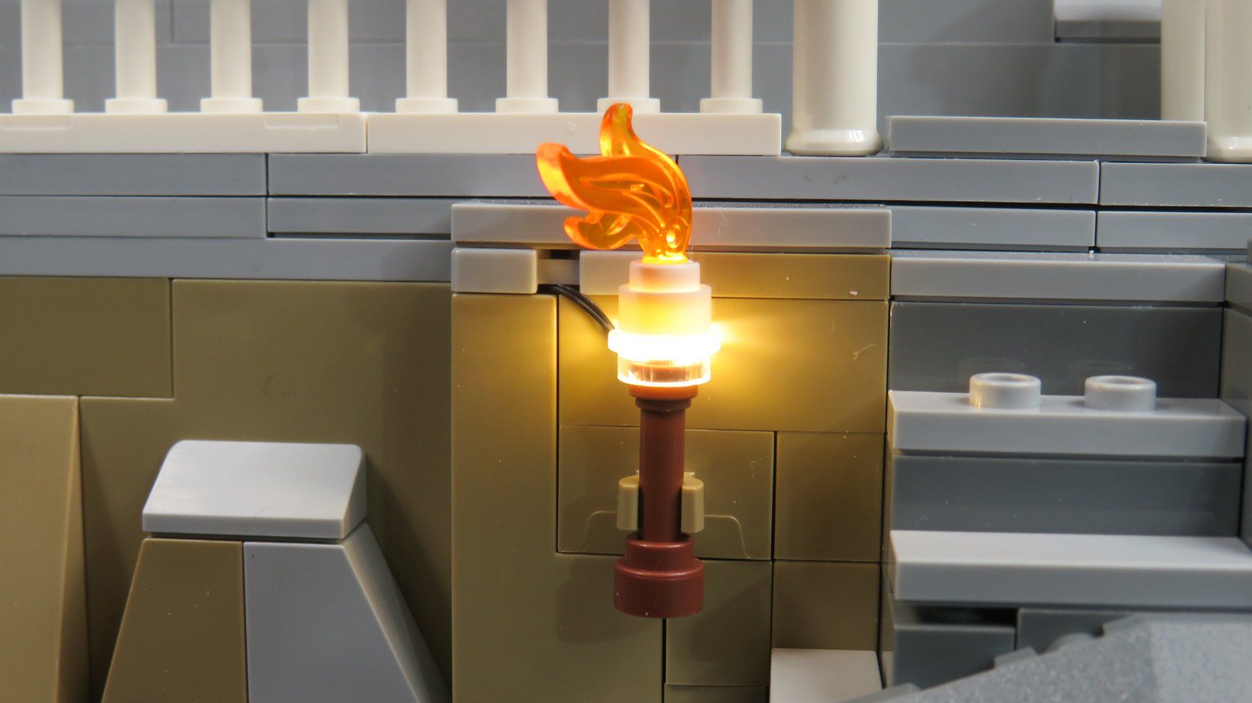Kit di costruzioni: LUMIBRICKS-9105-Schatzkammer-Klemmbausteinset – Nuovo (secondo la descrizione) da Arboldswil venduto da Lubber 9