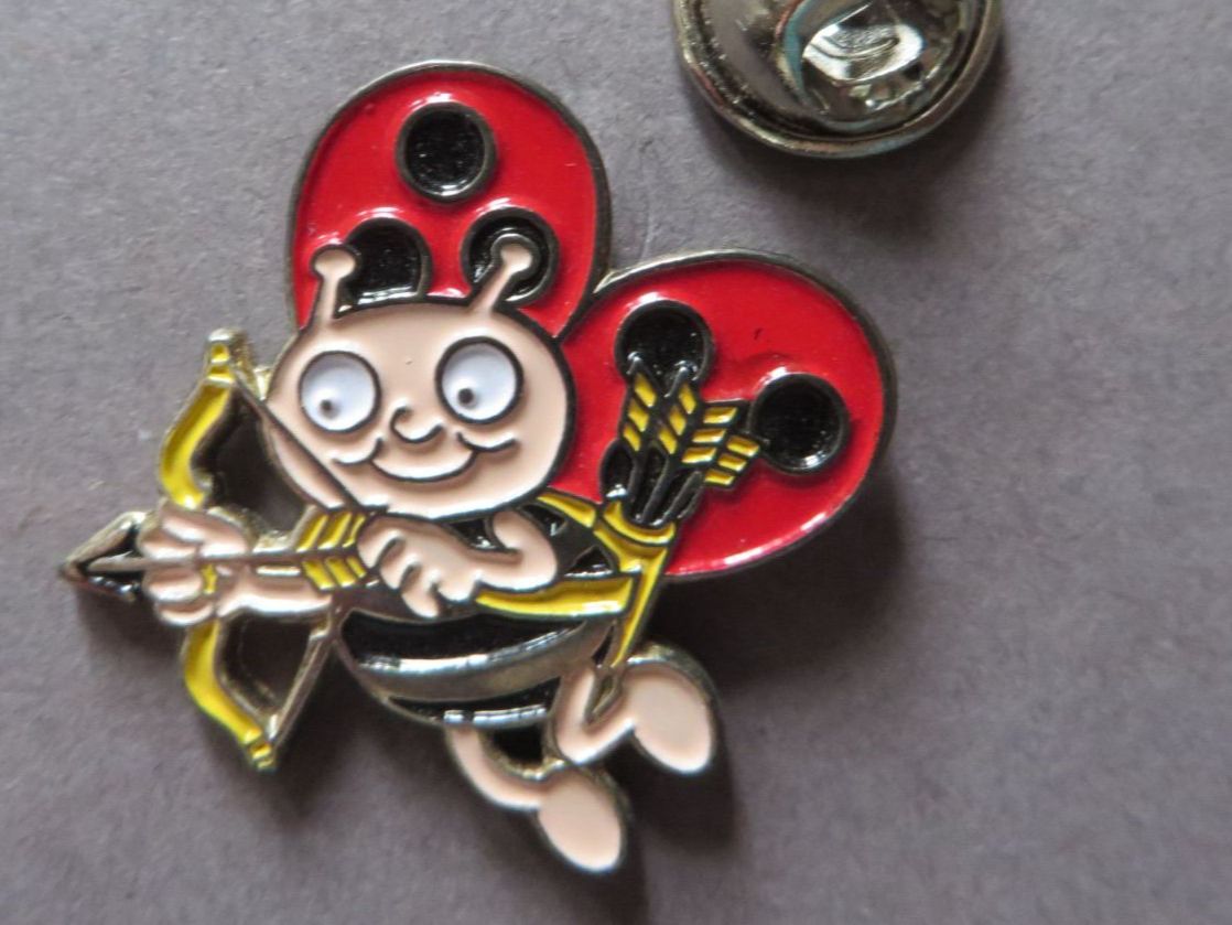Placchette & Badge: PIN, BLICK KÄFER SCHÜTZE MIT PFEIL UND BOGEN – Usato da Neuhausen venduto da luckimucki