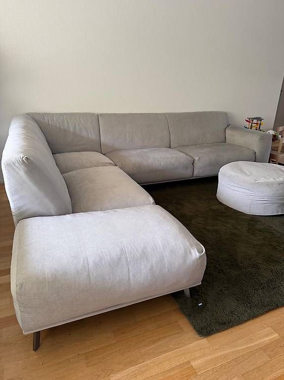 Livique Sofas: Grosszügiges Ecksofa "Oliver" inkl. Hocker  Hellgrau – Gebraucht aus Lenzburg von solidokan