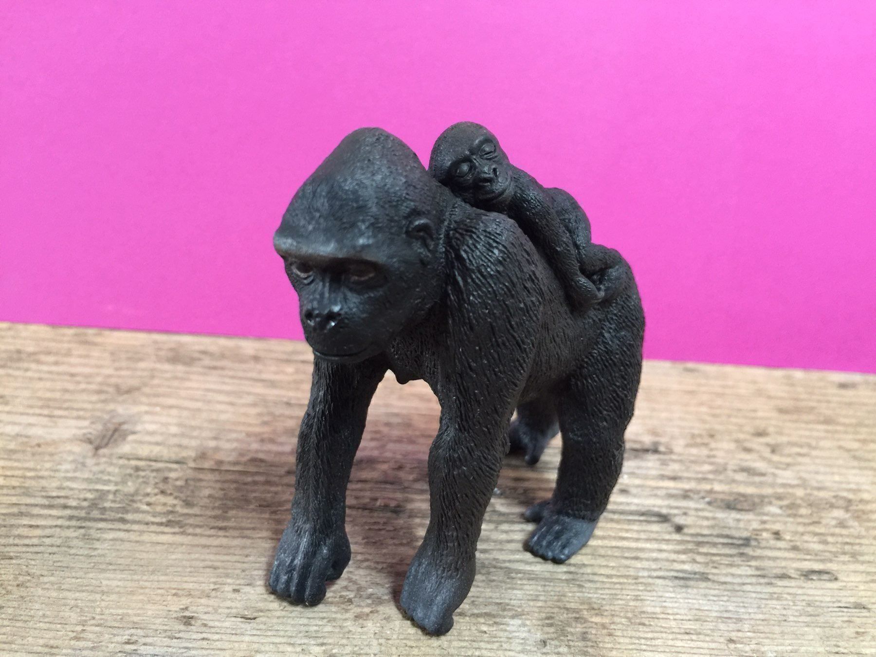 Schleich Statuette: Schleich Affe Gorilla Weibchen mit Baby – Usato da Ennetbaden venduto da mapa05