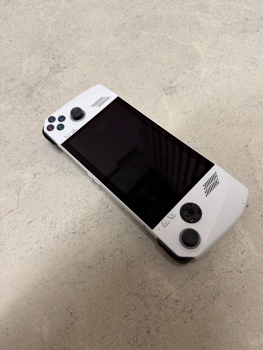Konsolen: Handheld Game Console White – Gebraucht aus Zürich von fed_l87t